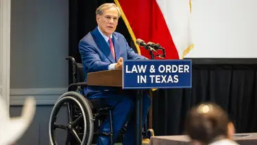 El gobernador de Texas ordenó arrestar a legisladores demócratas para tener quórum