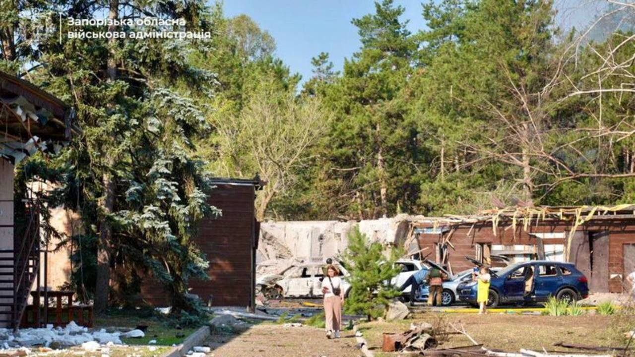 Ataques rusos matan a dos personas y hieren a diez en Zaporiyia, según el gobernador regional