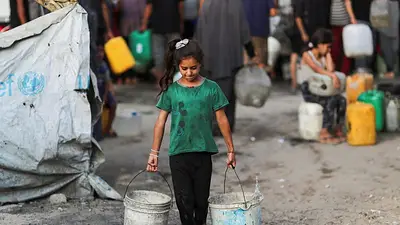 La escasez de agua se agrava en Gaza por la contaminación y las tuberías dañadas La escasez de agua se agrava en Gaza por la contaminación y las tuberías dañadas