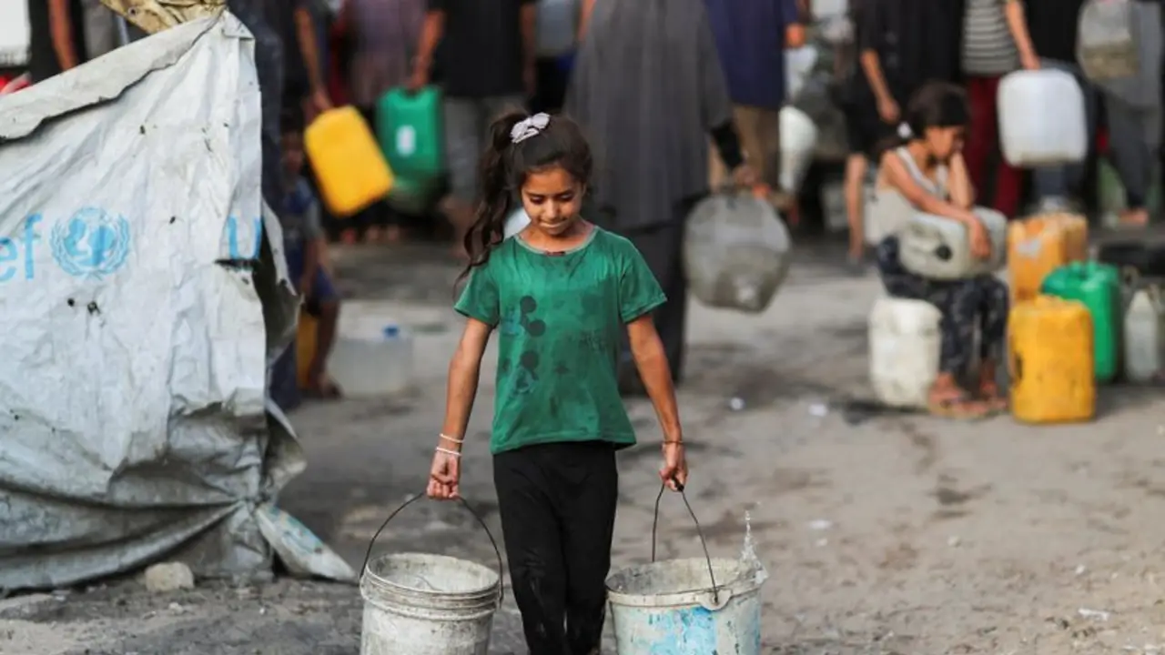 La escasez de agua se agrava en Gaza por la contaminación y las tuberías dañadas