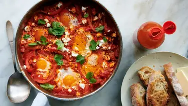 Receta fácil y rápida para preparar shakshuka, el delicioso desayuno israelí