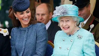 Kate Middleton y la reina Isabel II de Reino Unido Kate Middleton y la reina Isabel II de Reino Unido