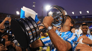 Salió campeón con Racing, se fue peleado con la dirigencia y ahora quiere volver: "Soy hincha"