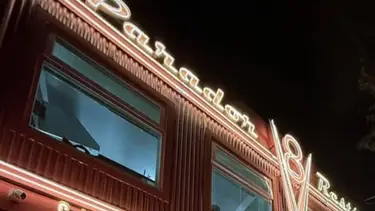 Como en el Caribe, pero en Buenos Aires: el bar con playa, palmeras y arena blanca para andar descalzo