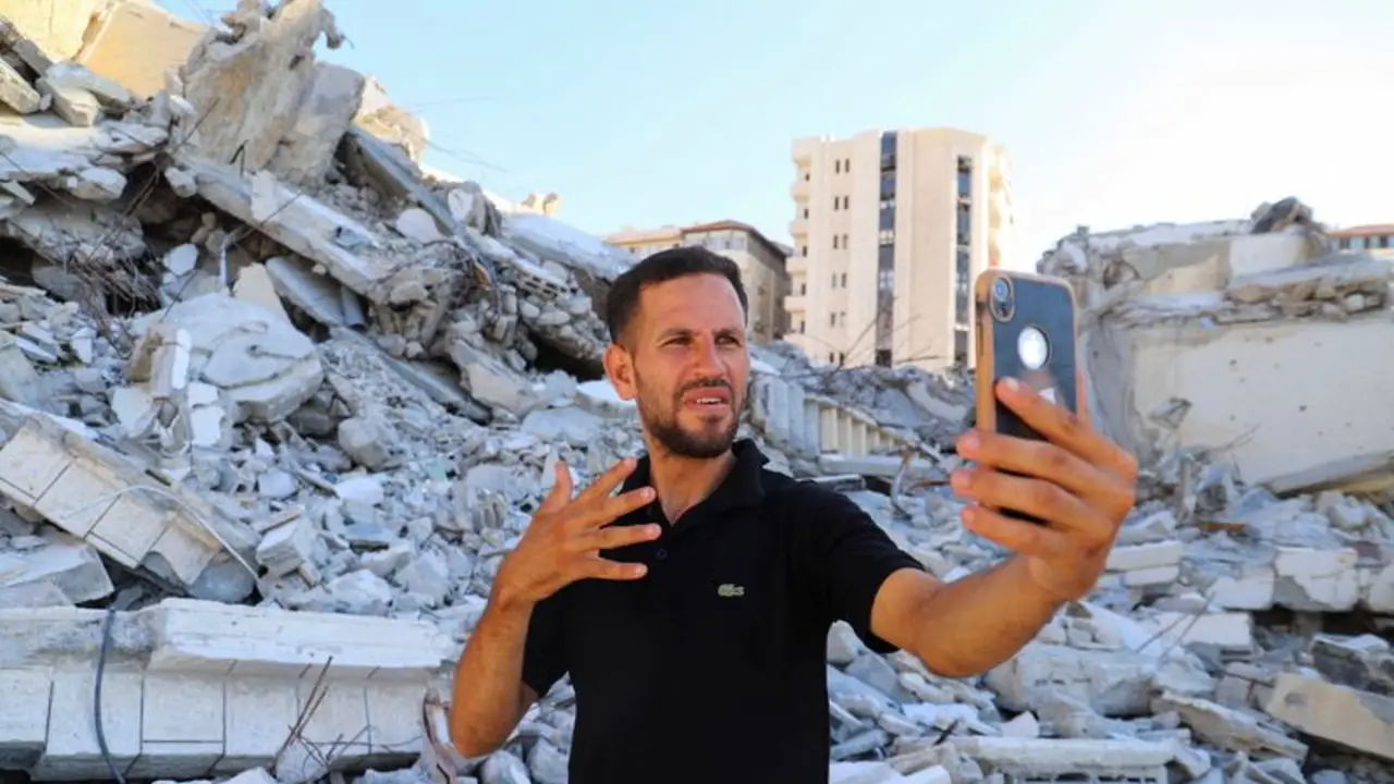 Un palestino sordo usa las redes sociales para denunciar la situación de Gaza con lengua de signos