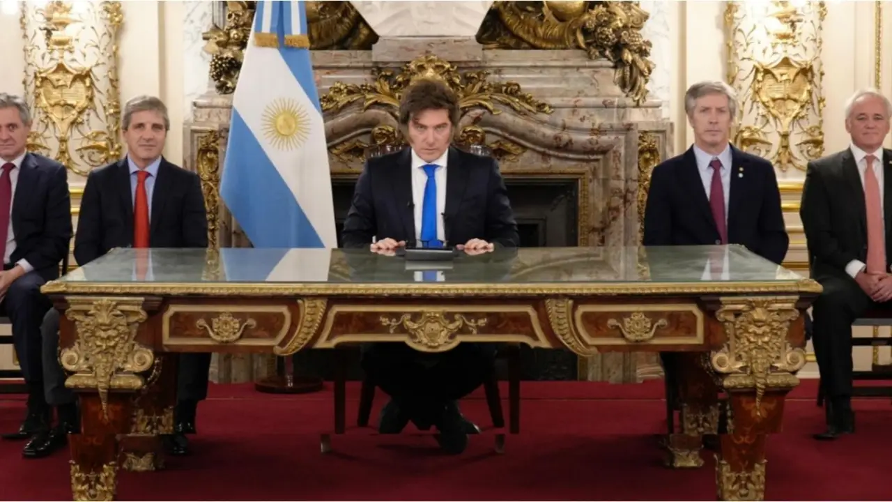 Blindaje al ajuste: Milei amenaza con meter presos a los legisladores que rechacen sus vetos