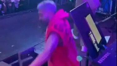 Conmoción en el mundo de la cuarteto por el accidente que sufrió un famoso cantante en pleno show