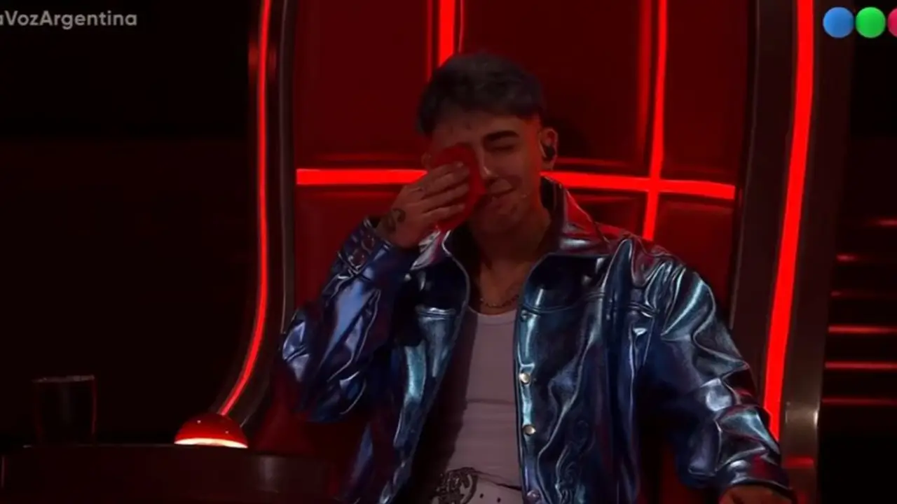 Luck Ra lloró en La Voz Argentina. Qué pasó con Luck Ra en la Voz y su última batalla. Con quién se quedó Luck Ra en su última batalla de La Voz Argentina.