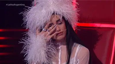 Por qué Lali Espósito se largó a llorar en La Voz Argentina. Presentación de La Voz Argentina que hizo llorar a Lali Espósito. Lali se emociona en La Voz. Por qué Lali Espósito se largó a llorar en La Voz Argentina. Presentación de La Voz Argentina que hizo llorar a Lali Espósito. Lali se emociona en La Voz.