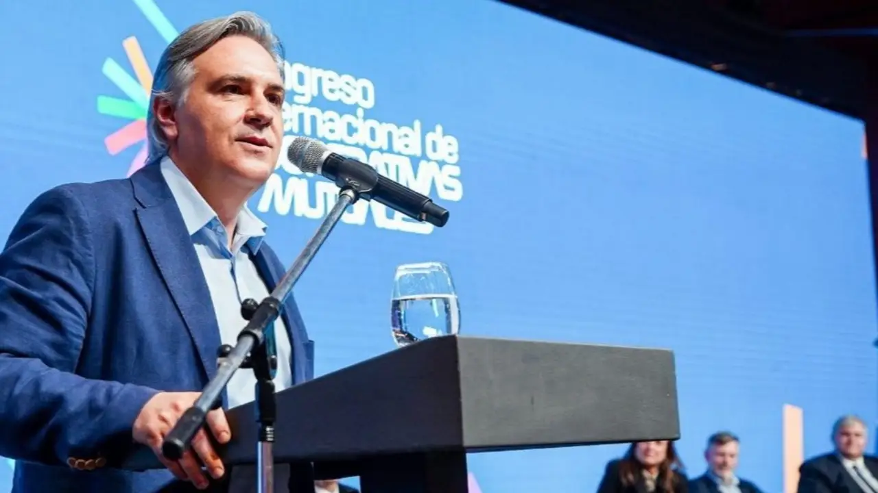 Mientras Milei atenta contra las cooperativas, Llaryora llamó a defender la economía social regional: "Al servicio del hombre"