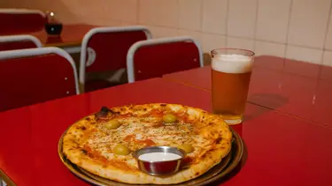 2x1 en cerveza tirada en agosto 2025: la pizzería de Buenos Aires que ofrece una promoción especial