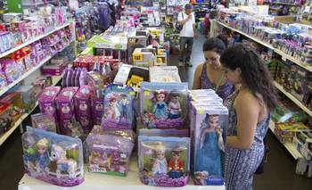 Asfixia, perforaciones e intoxicación: juguetes peligrosos en la era de Milei | Venta de juguetes