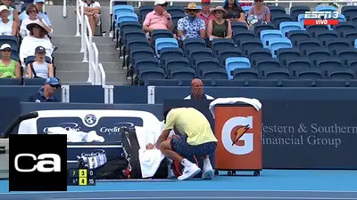 Susto en el tenis argentino por lo que le pasó a Francisco Comesaña en el Masters 1000 de Cincinnati. Susto en el tenis argentino por lo que le pasó a Francisco Comesaña en el Masters 1000 de Cincinnati.