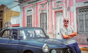 Restauró un Peugeot 404 y recorre pueblos "desaparecidos" | Historias de vida