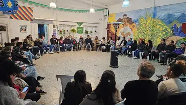 Fuerza Patria arrancó la campaña en La Plata con mesas y diálogo con los vecinos