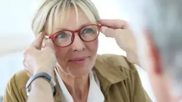 Jubilados: cómo obtener tus lentes gratis por PAMI este año
