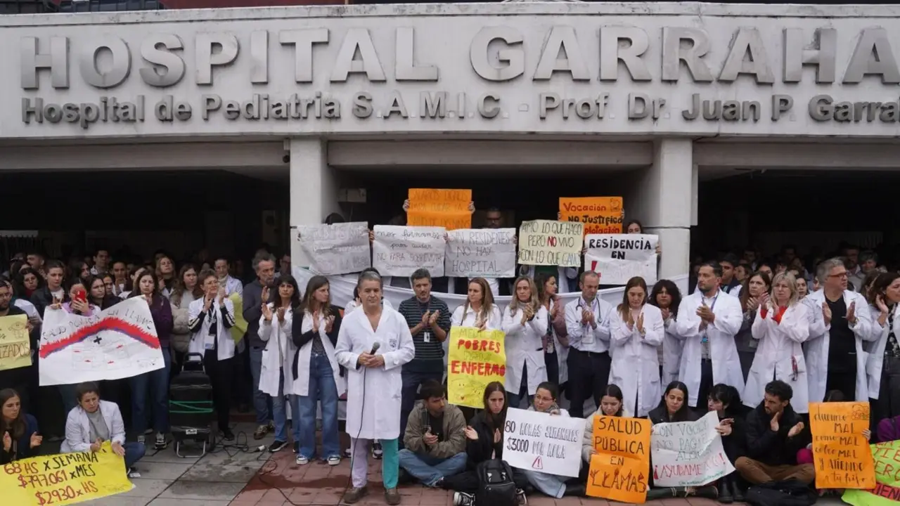 Bajos salarios en el Garrahan: un cirujano alertó que hay una "diáspora" de médicos