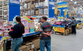 Leve suba de ventas en supers y caída en mayoristas y desplome en shoppings | Indec
