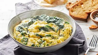 Rápido y nutritivo: cómo transformar un plato de polenta con un poco de espinaca