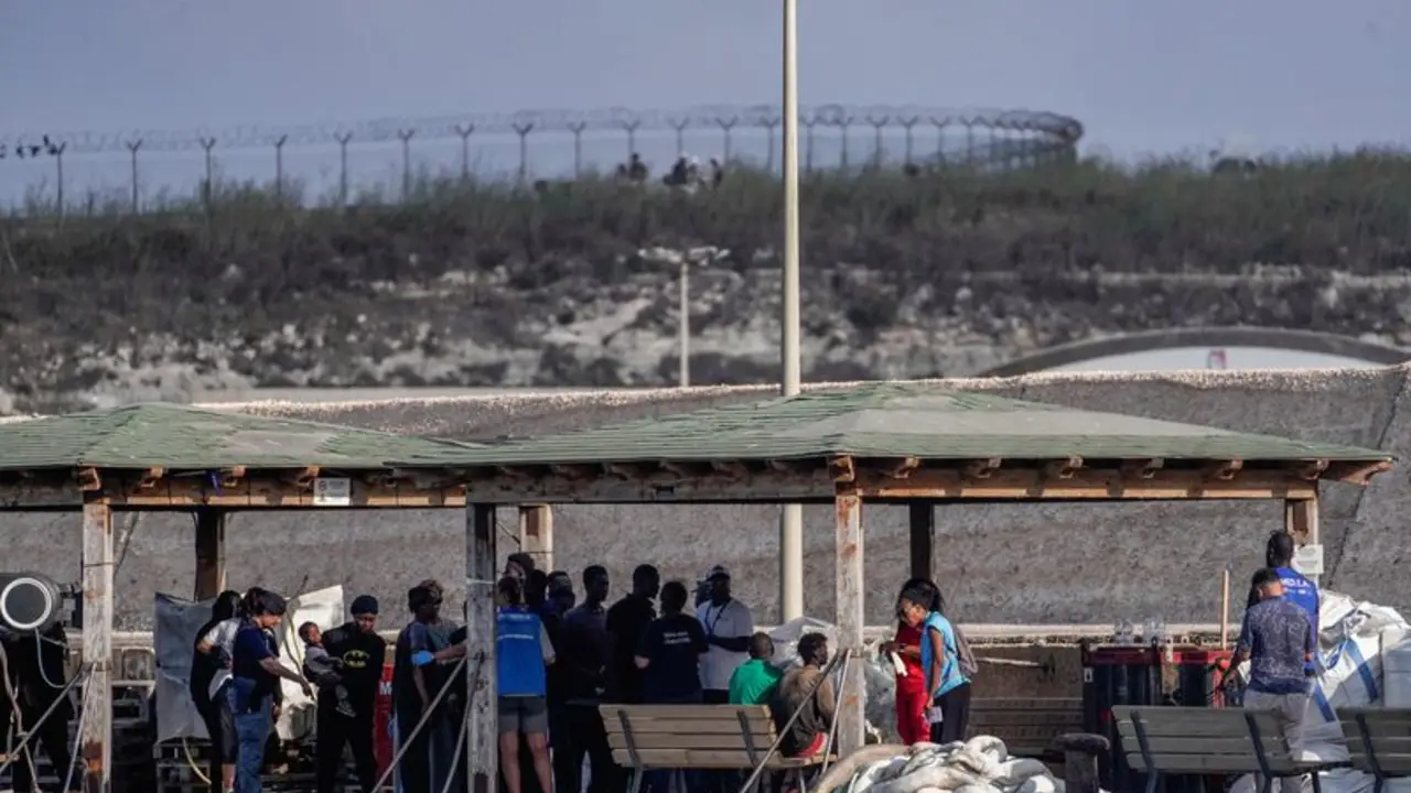 Al menos 26 migrantes mueren en un naufragio frente a isla italiana de Lampedusa