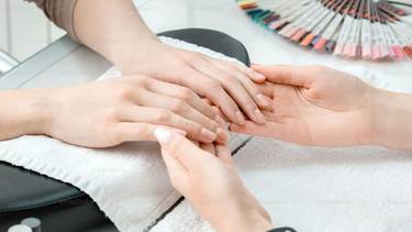 Vuelve este color: así son las uñas que se van a usar esta primavera 2025