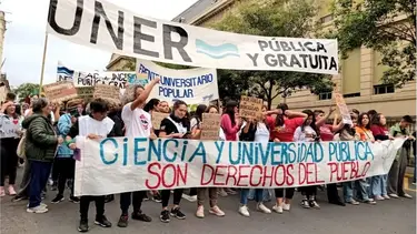 Fuga de docentes, atraso salarial y aulas vacías en Entre Ríos: universidades entrerrianas no escapan a la motosierra de Milei