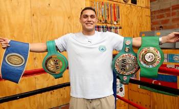 Llegó a pesar 130 kilos,  dejó el boxeo, volvió y ahora va por el título mundial | Boxeo