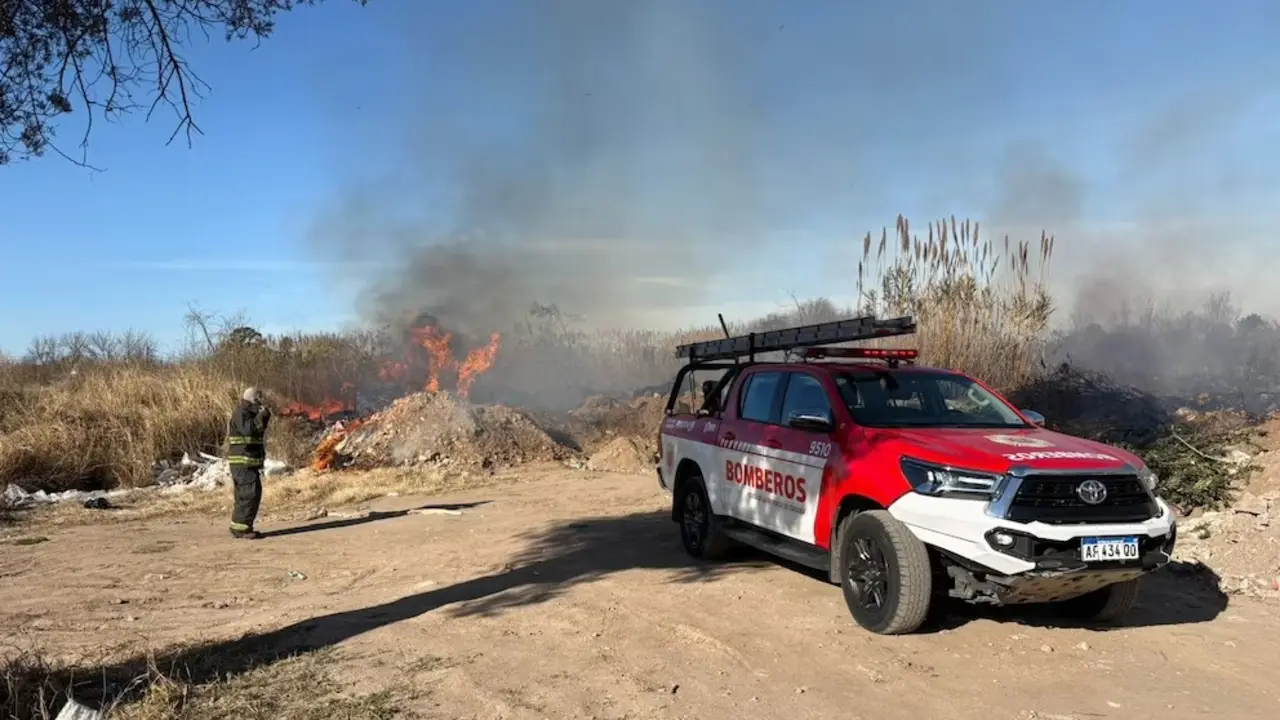 Córdoba: en medio del riesgo extremo, bomberos contuvieron dos incendios