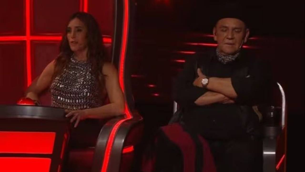 El Chaqueño Palavecino dormido en La Voz Argentina