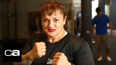 Conmoción en el boxeo argentino: el homenaje a la Locomotora Oliveras en el estreno de "En el Barro" Conmoción en el boxeo argentino: el homenaje a la Locomotora Oliveras en el estreno de "En el Barro"