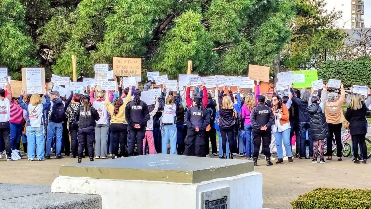 Docentes santafesinos le expresaron su malestar a Pullaro en Venado Tuerto
