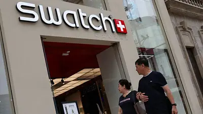Fabricante de relojes Swatch se disculpa por anuncio de "ojos rasgados" tras molestia en China Fabricante de relojes Swatch se disculpa por anuncio de "ojos rasgados" tras molestia en China