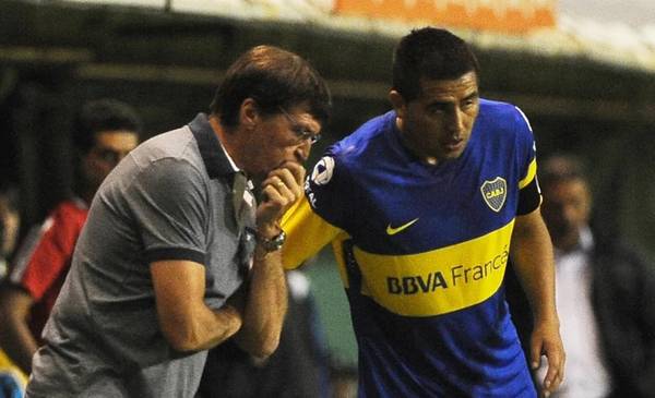 Salió campeón con Boca, borró a Riquelme del equipo y ahora destruyó al hermano del ídolo: 