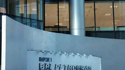 Petrobras prefiere el maíz a la caña para el etanol y podría no interesarse en Raizen, dicen fuentes Petrobras prefiere el maíz a la caña para el etanol y podría no interesarse en Raizen, dicen fuentes