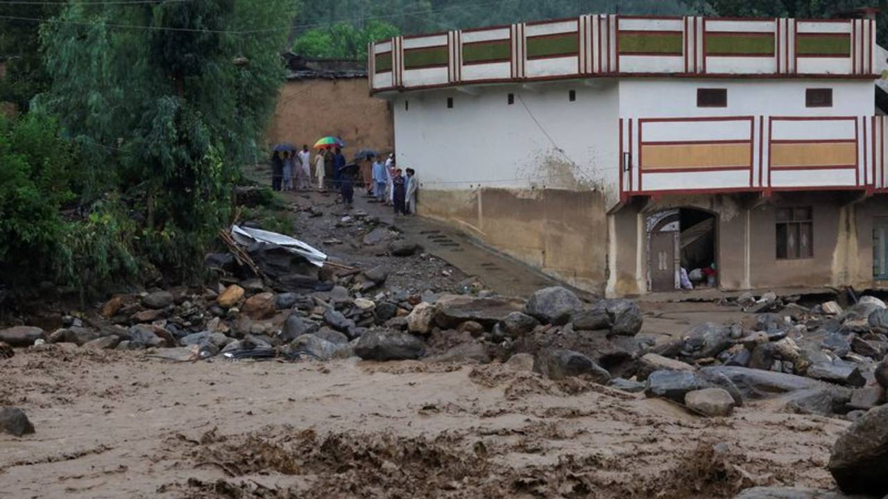 Hallados veinte cadáveres en Pakistán tras una inundación provocada por fuertes lluvias