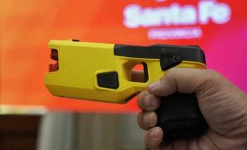 Pullaro sigue con la mano dura y dotará a la Policía con pistolas Taser: "Violencia" | Santa fe