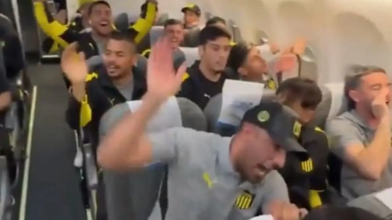 Aerolíneas Argentinas cruzó a Peñarol por la repudiable actitud en el avión: "Nada que ver"