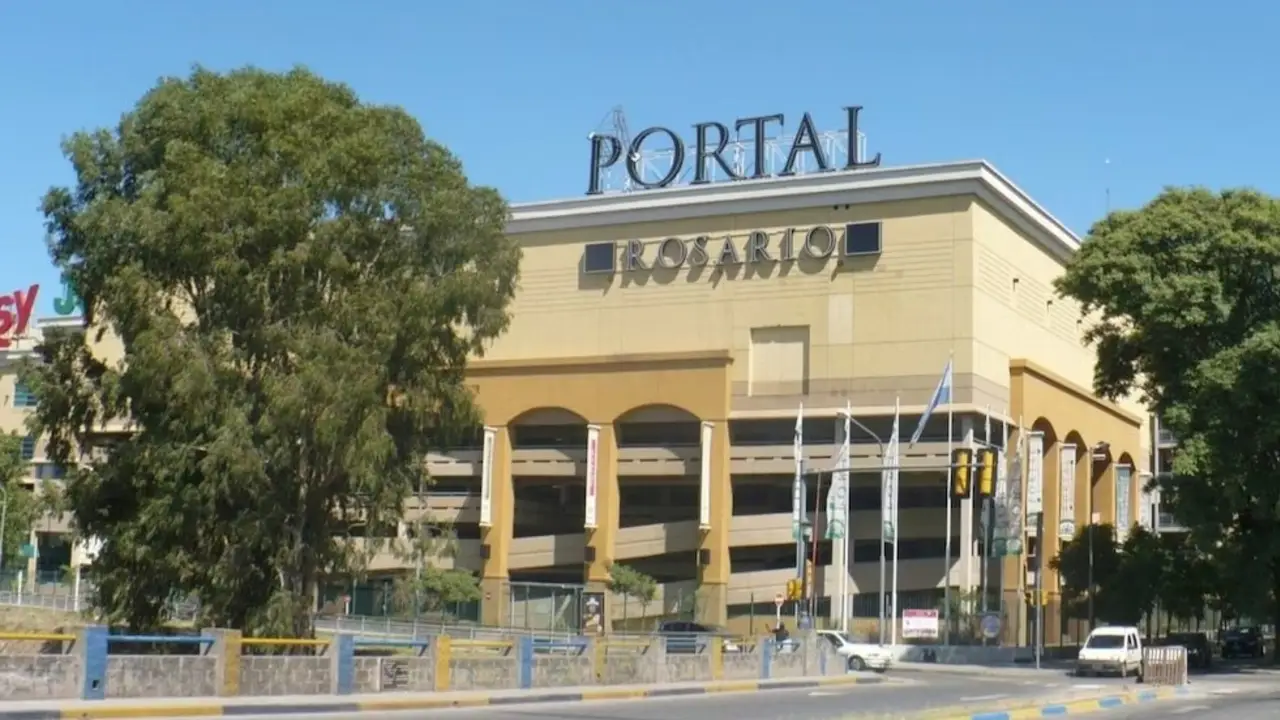 Intentó robarse un aire acondicionado de un shopping y terminó arrojándose al vacío