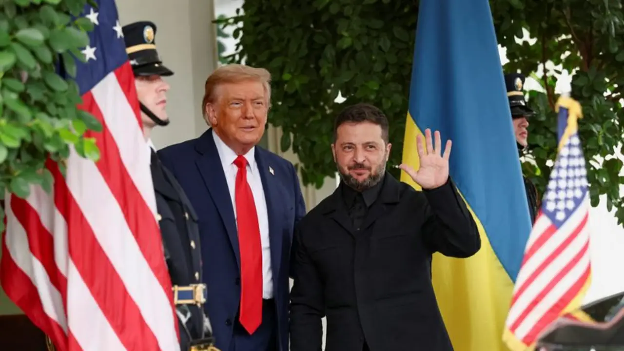 Cómo un diseñador ucraniano ayudó a Zelenski a vestirse para la diplomacia de Trump