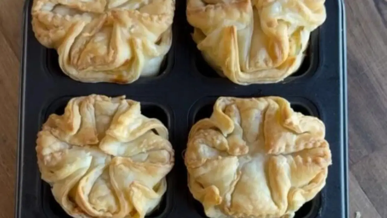 Cómo es la receta de los pastelitos de pollo y queso.