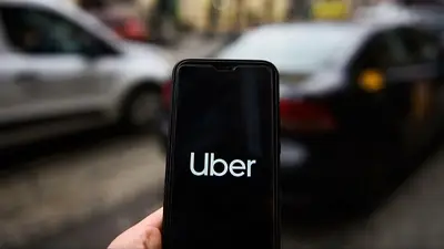 Quién es el famoso que maneja un Uber. Quién es el famoso que maneja un Uber.