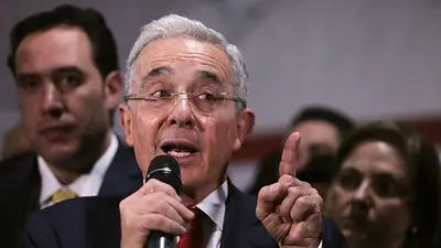 La Justicia de Colombia ordenó liberar al ex presidente Uribe La Justicia de Colombia ordenó liberar al ex presidente Uribe