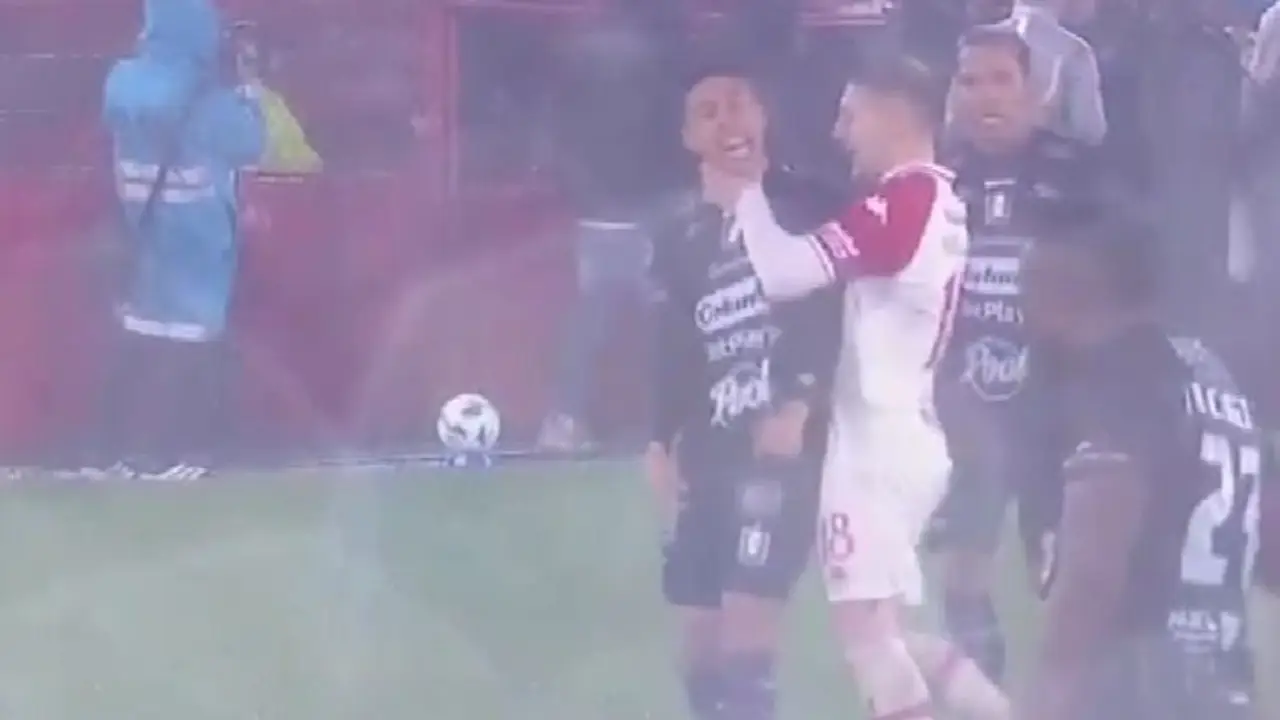 Escándalo en Huracán: Matko Miljevic ahorcó a un jugador de Once Caldas en plena Copa Sudamericana