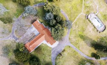 Está la casa de Perón y un castillo lleno de reliquias: la escapada ideal | Escapadas