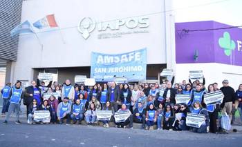 Docentes se movilizaron contra el cierre paritario y los ajustes en salud de Pullaro | Reclamos salariales