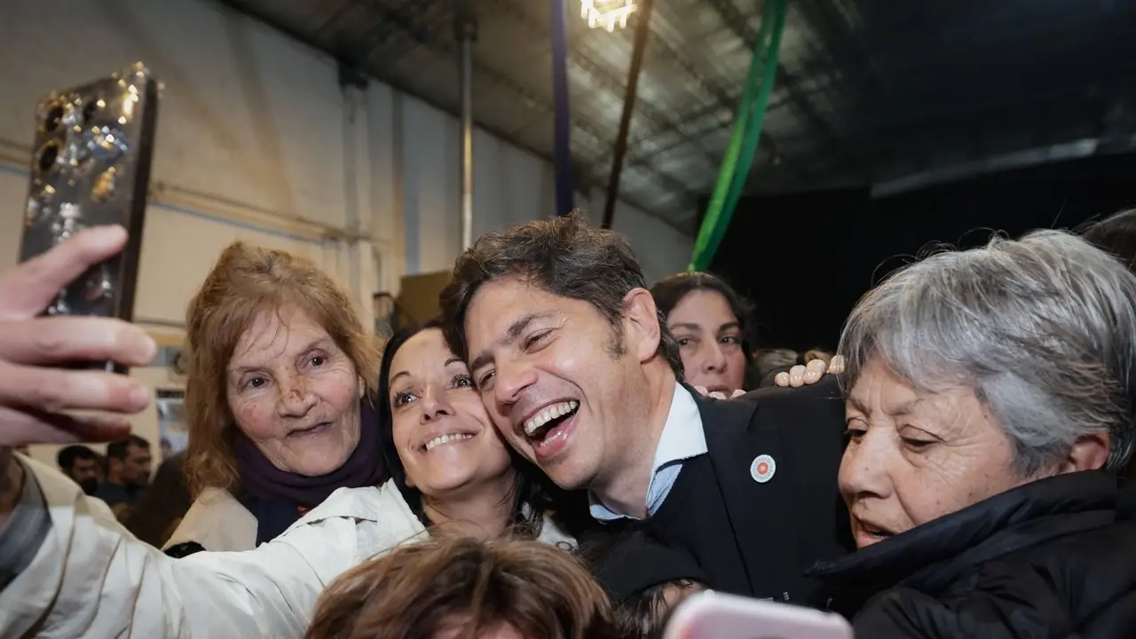 Tras invertir $2.762 millones, Kicillof entregó viviendas y se diferenció de Milei: "No se puede naturalizar destruir al Estado"
