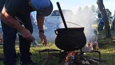 Tiene solo 360 habitantes: el pueblito escondido en Buenos Aires donde se hace el Festival del Guiso