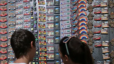 Berlín atrae a los turistas mientras París y Barcelona se cansan de las multitudes Berlín atrae a los turistas mientras París y Barcelona se cansan de las multitudes