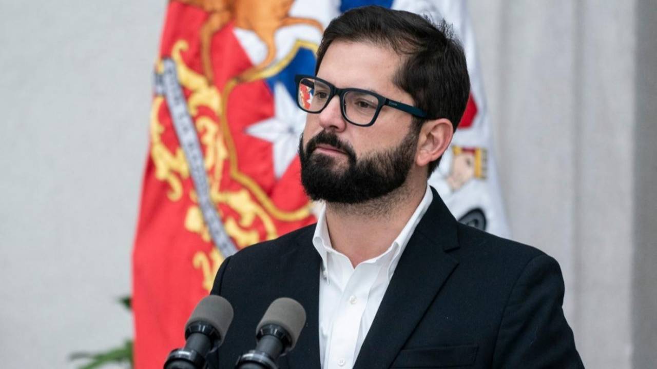 Boric repudió la violencia en la cancha de Independient: "Está mal en demasiados sentidos"