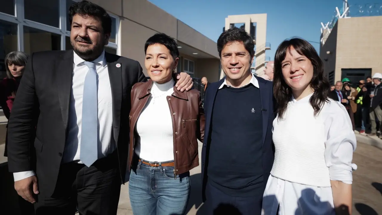 Kicillof, junto a Mayra Mendoza: "Milei se robó los fondos para ampliar el Servicio Penitenciario"